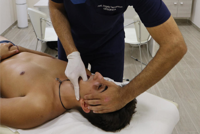 Serramento dei denti trattamento osteopatico